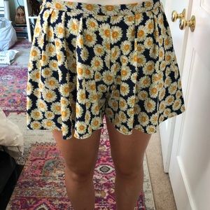 Sunflower flows shorts